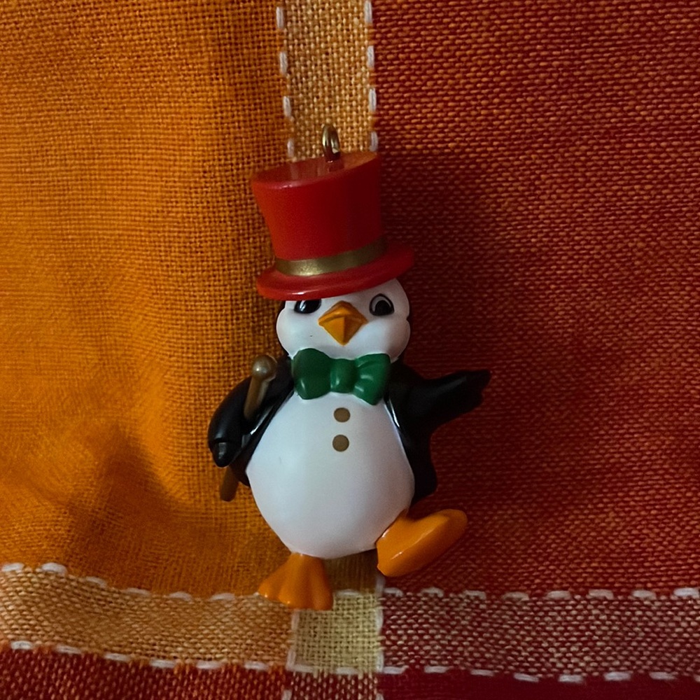 1985 Hallmark Dapper Penguin Ornament!